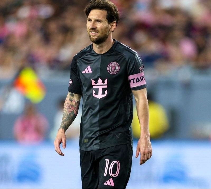 爱游戏全站-梅西重返赛场，出色发挥首场状态出色，C9观众沸腾！的简单介绍